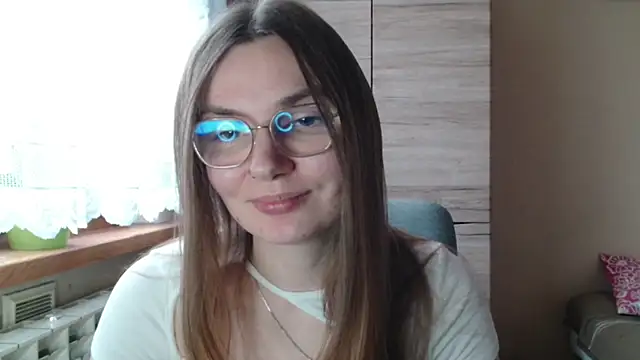 LooveELLYx online show from December 20, 7:45 am