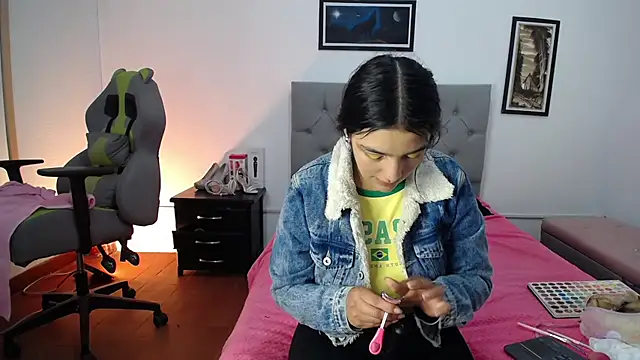 Esmeraldaa- online show from October 9, 5:44 am