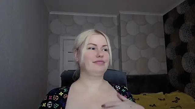 CrystallKiss online show from December 19, 4:48 am