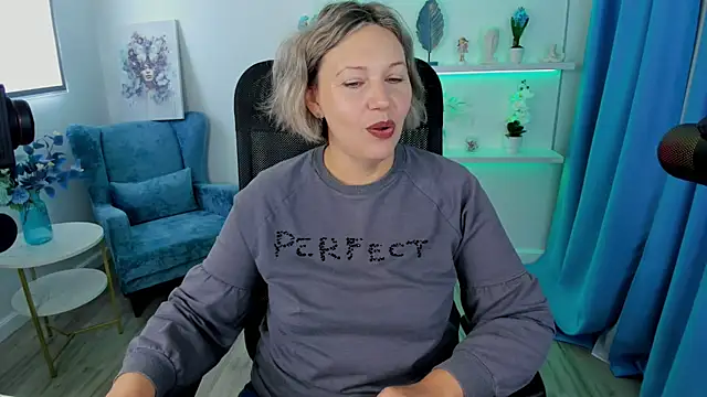 NinaStarle online show from September 27, 5:03 am