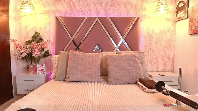 Aliice1  online show from September 11, 8:31 pm