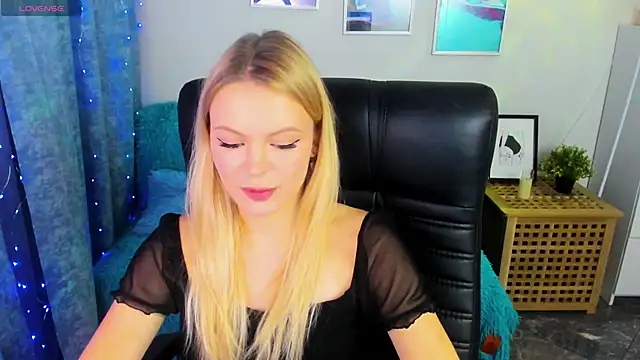 KatherineePierce online show from October 18, 5:04 pm