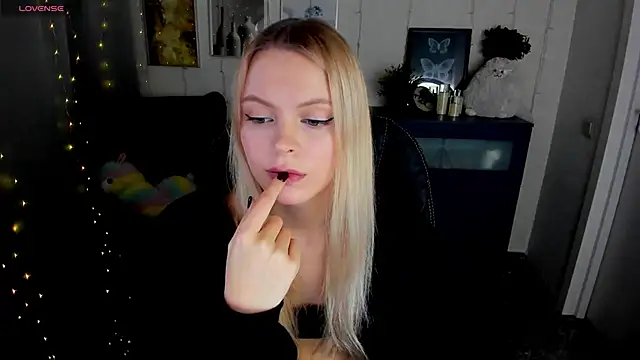 KatherineePierce online show from October 20, 6:00 pm