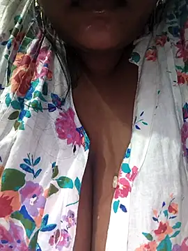 Dassing strip couple online show from October 6, 7:29 pm