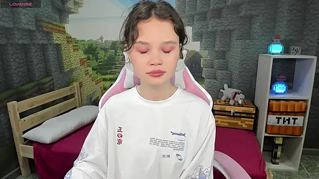 Snapshot of EmilyChaves chatting on September 22, 10:52 pm EmilyChaves online show from September 22, 10:52 pm