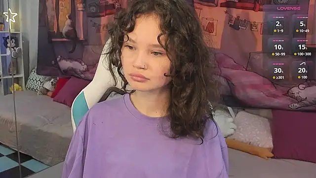 Snapshot of EmilyChaves chatting on October 1, 6:24 pm EmilyChaves online show from October 1, 6:24 pm