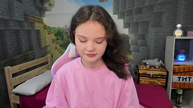 Snapshot of EmilyChaves chatting on October 20, 8:12 pm EmilyChaves online show from October 20, 8:12 pm