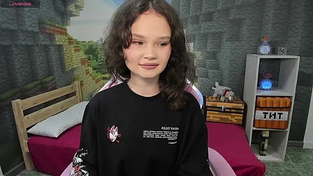 Snapshot of EmilyChaves chatting on September 27, 4:58 pm EmilyChaves online show from September 27, 4:58 pm