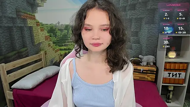 Snapshot of EmilyChaves chatting on September 17, 8:51 pm EmilyChaves online show from September 17, 8:51 pm