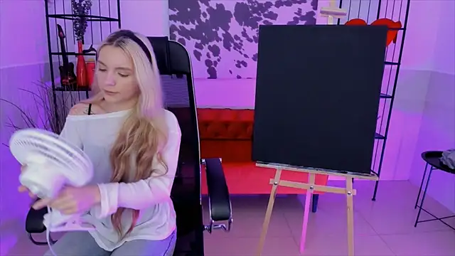 Snapshot of AuroraWrenfield chatting on October 2, 7:46 am AuroraWrenfield online show from October 2, 7:46 am