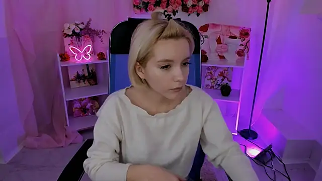 AuroraWrenfield online show from November 4, 7:24 am