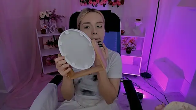 Snapshot of AuroraWrenfield chatting on October 1, 4:28 am AuroraWrenfield online show from October 1, 4:28 am