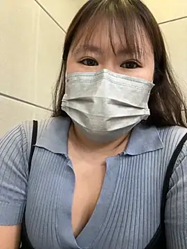 Snapshot of ariel_613 chatting on October 18, 10:29 am ariel 613 online show from October 18, 10:29 am