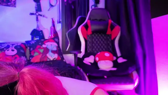 Mariana velezz online show from December 4, 11:59 pm