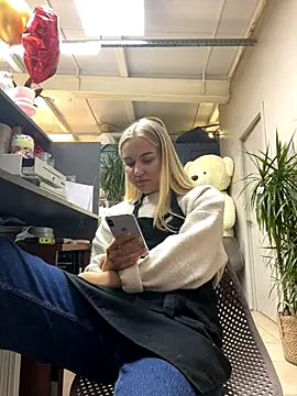 Snapshot of CandyVice chatting on October 9, 6:34 pm CandyVice online show from October 9, 6:34 pm