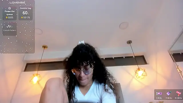 Hanna Cornee  online show from February 11, 1:23 pm