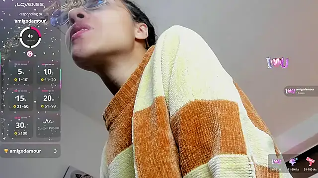 Hanna Cornee  online show from December 15, 1:49 pm