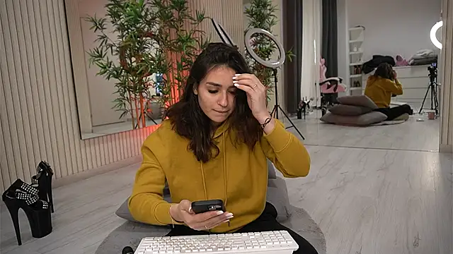 EmmaBlanco online show from October 18, 7:15 pm