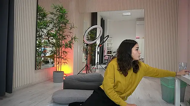 EmmaBlanco online show from September 30, 7:30 pm