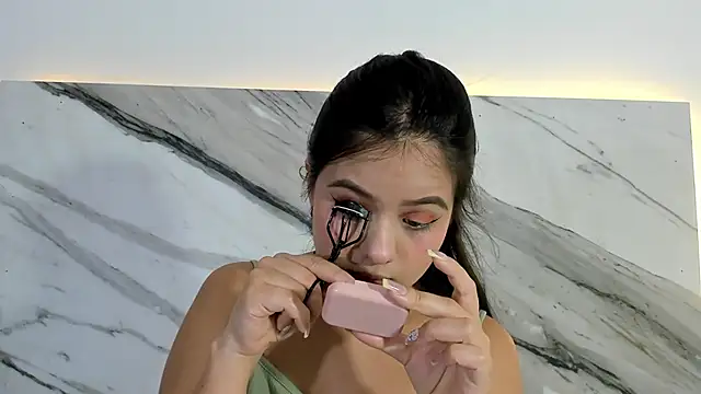 thamiina  online show from October 1, 7:08 pm