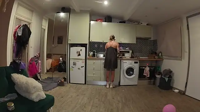 sarahpearlx online show from October 18, 9:38 pm