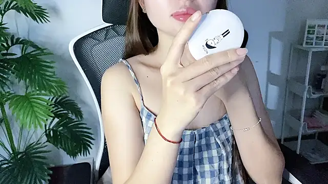 LiLi Sweetie online show from September 15, 4:10 am