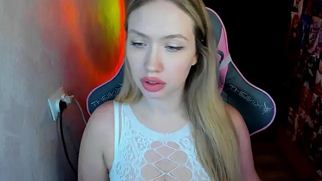 NicoleRiccii online show from December 17, 11:31 pm