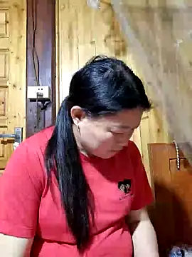 yoowwmr online show from October 31, 1:48 pm