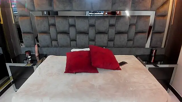 AndieJones  online show from September 11, 1:11 pm