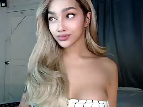 itsmekarinaaa online show from February 11, 4:19 pm