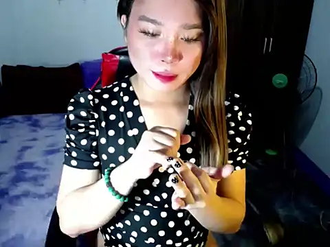 Urassiansweetcummer online show from November 8, 2:49 am