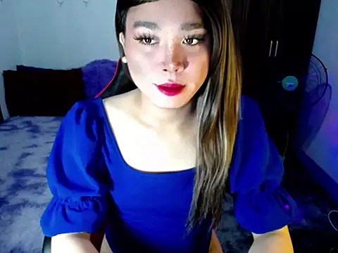 Urassiansweetcummer online show from December 18, 2:49 am