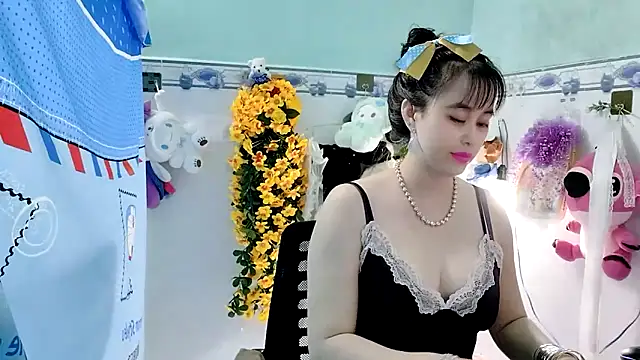 emgaixinhngoan online show from October 10, 3:28 pm