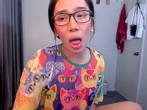 lucyshanex online show from October 12, 9:50 pm