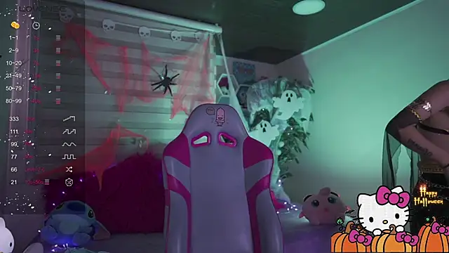 chloe moons  online show from October 31, 1:37 pm