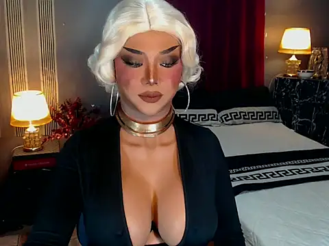 Snapshot of xAuroraRobinsx chatting on October 8, 2:32 pm xAuroraRobinsx online show from October 8, 2:32 pm