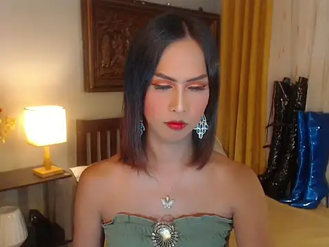 Nathalieheartt online show from October 5, 1:43 am