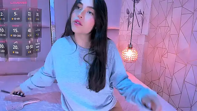 HannaCollins  online show from December 14, 1:17 pm