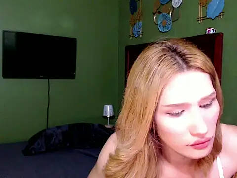 Snapshot of SerenaCortesi chatting on September 19, 12:04 pm SerenaCortesi online show from September 19, 12:04 pm