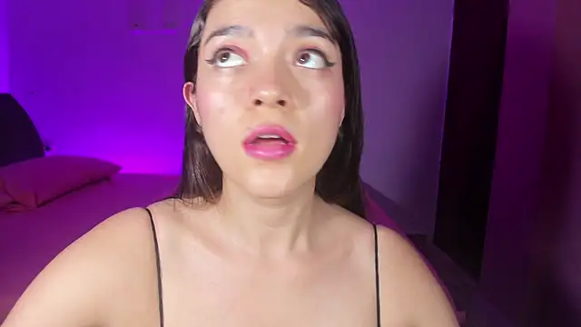 Luciemaurerr online show from October 15, 5:32 am