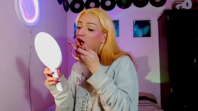 meghan devil  online show from December 4, 7:43 am