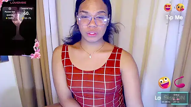 Snapshot of Dream_Mistress chatting on October 22, 5:18 pm Dream Mistress online show from October 22, 5:18 pm