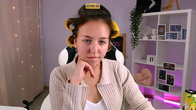 CindySparkl online show from September 17, 4:43 am