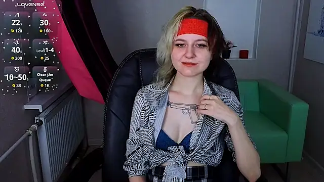 girl next doorr online show from October 24, 1:18 pm