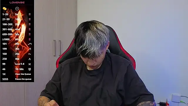 imlaiaaa online show from December 17, 1:11 am