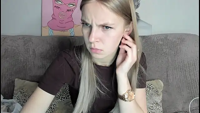 HitGyrl online show from December 1, 1:09 am