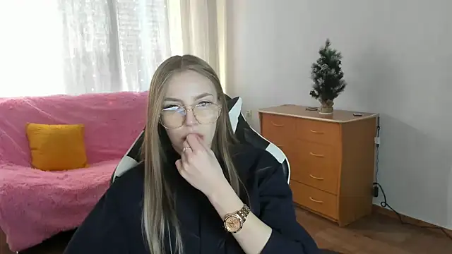 HitGyrl online show from February 3, 8:08 am