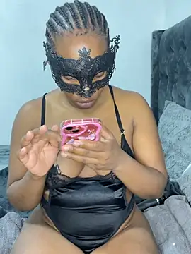 wellbuiltDiosa online show from October 7, 12:15 am