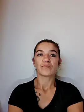 alinaalinutzq online show from November 1, 6:39 am