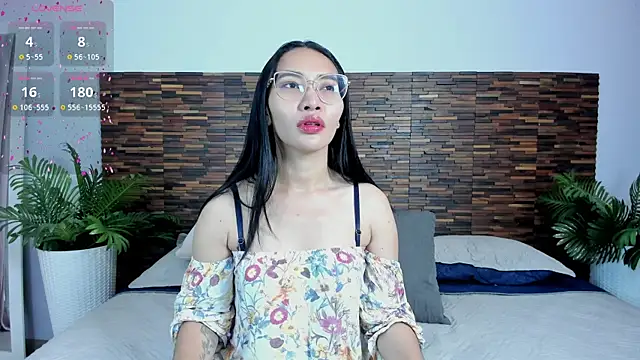 lucyy liiuu online show from November 15, 7:59 pm